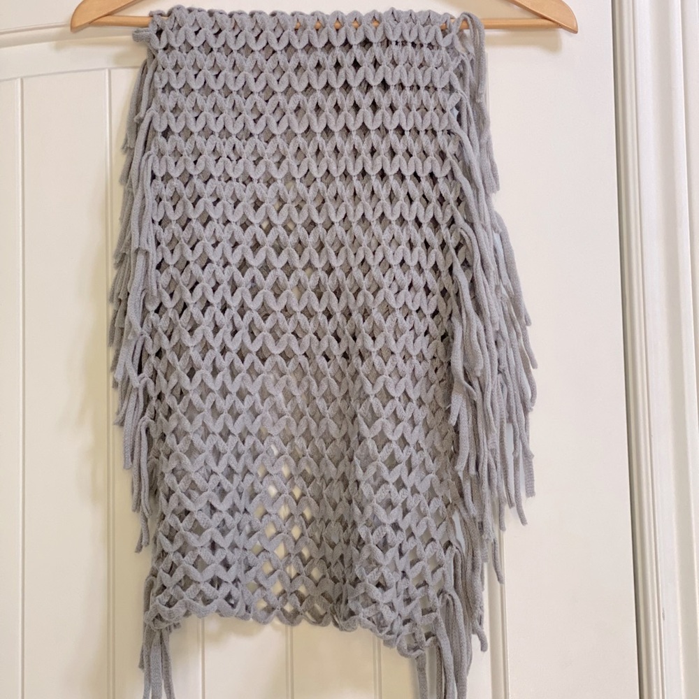 Fringed infinity scarf - Picture 2 of 4